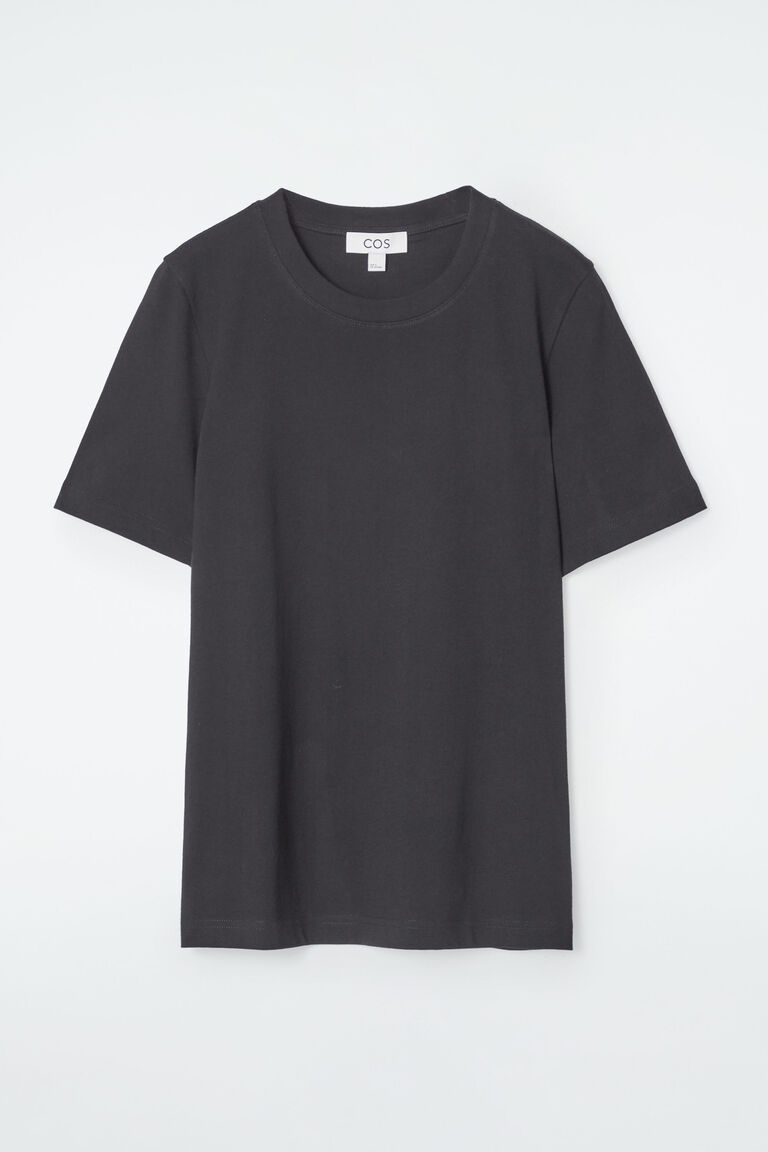 เสื้อยืดทรงมาตรฐานสำหรับใส่ได้ทุกวัน