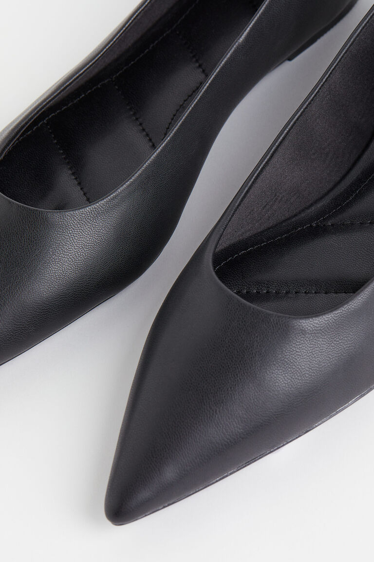 Pointed ballet pumps