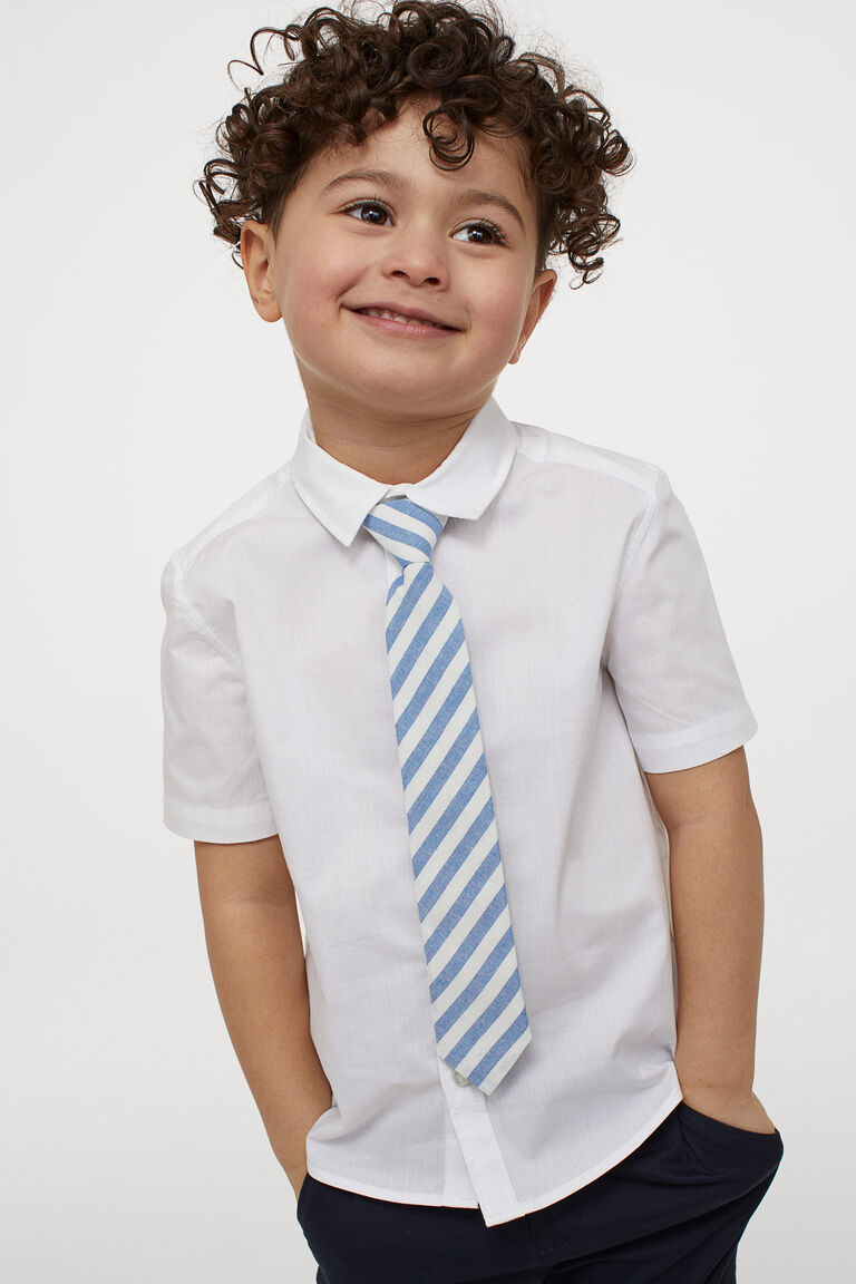 Shirt and tie/bow tie