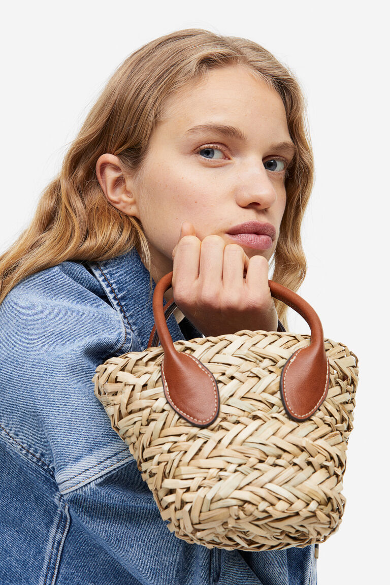 Drawstringdetail shoulder bag