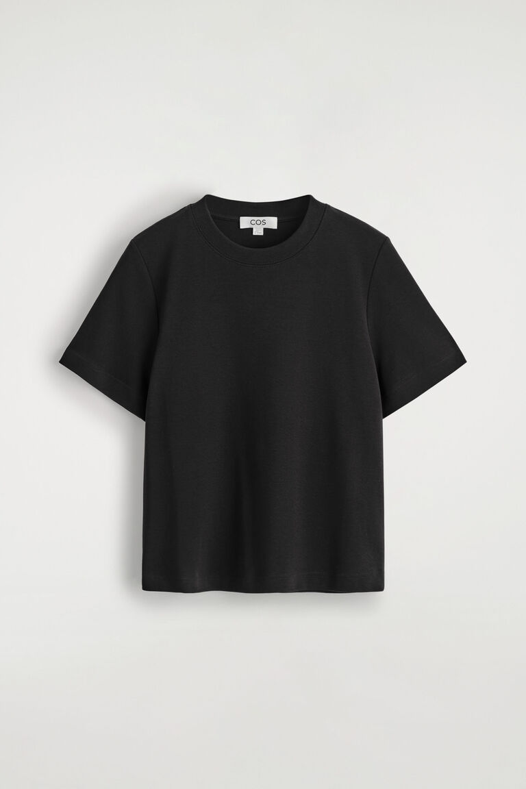 เสื้อยืดทรงตรงเรียบหรู