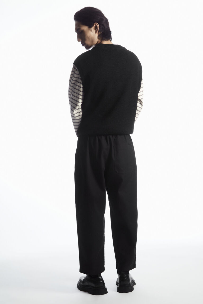 PLEATED WIDE-LEG ELASTICATED TROUSERS