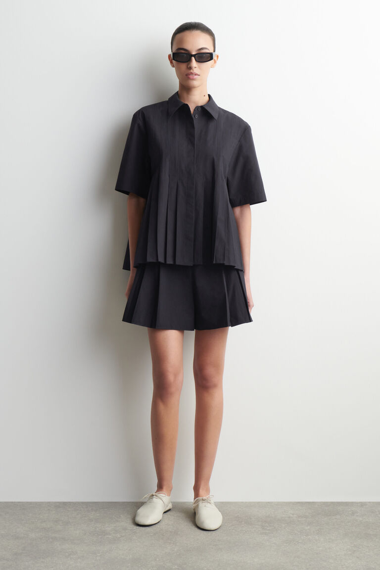 PLEATED COTTON SHORTS