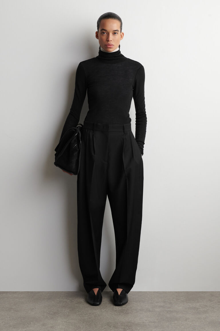 กางเกงทรงทิวลิปผ้าวูลผสมตัดจีบ