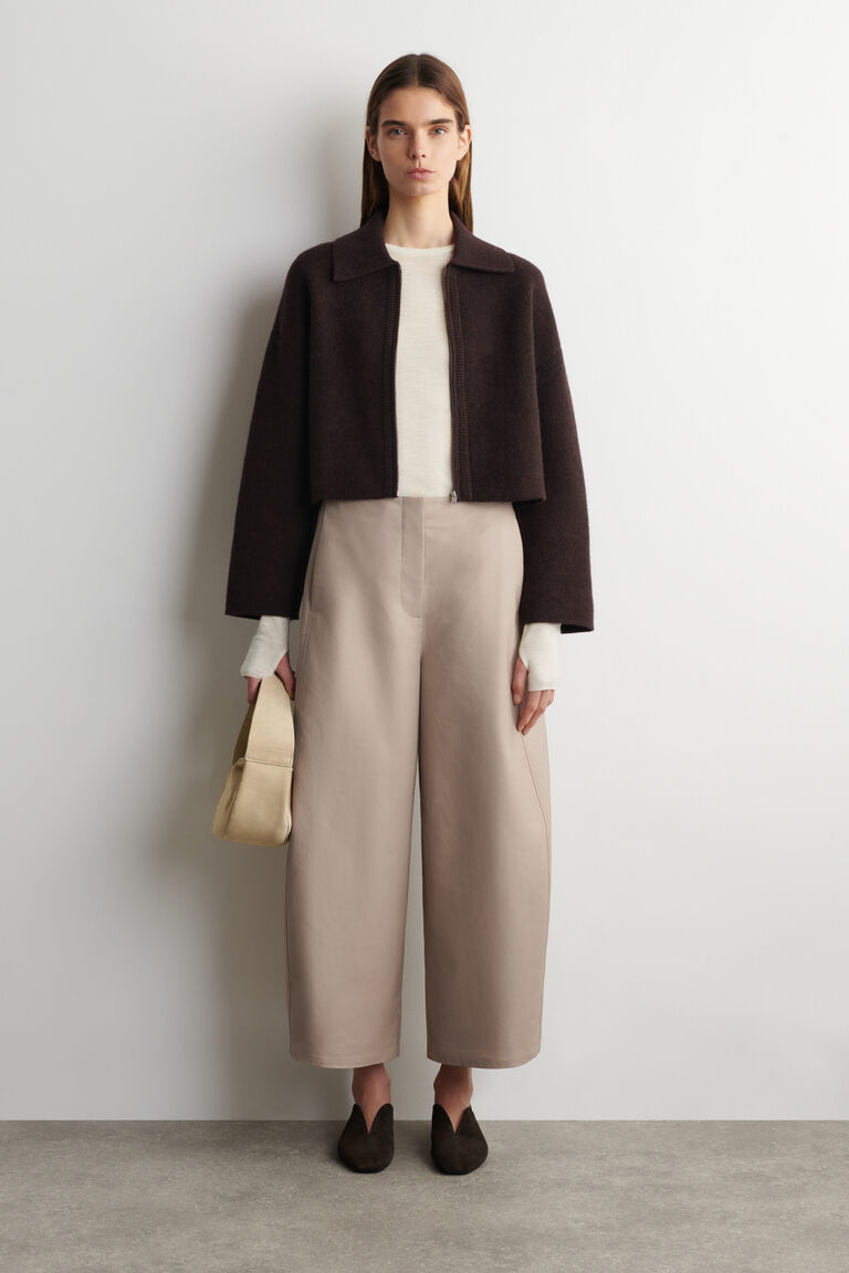 CROPPED BARREL-LEG COTTON TROUSERS