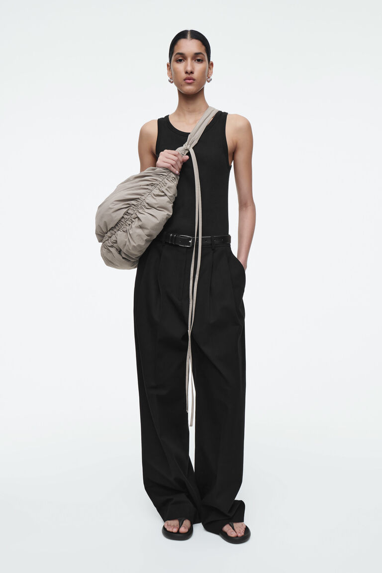 【COS】◆新商品◆CANOPY OVERSIZE CROSSBODY BAG◆Black◆ COS Canopy Oversized Crossbody in BLACK | endource