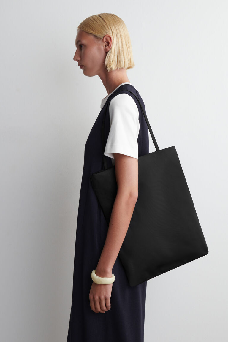 ARCHIVE TOTE BAG - ไนลอน