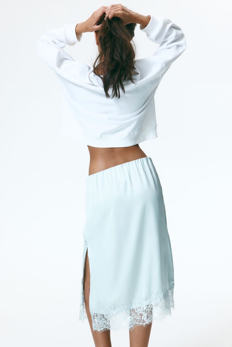 Rok dengan trim renda