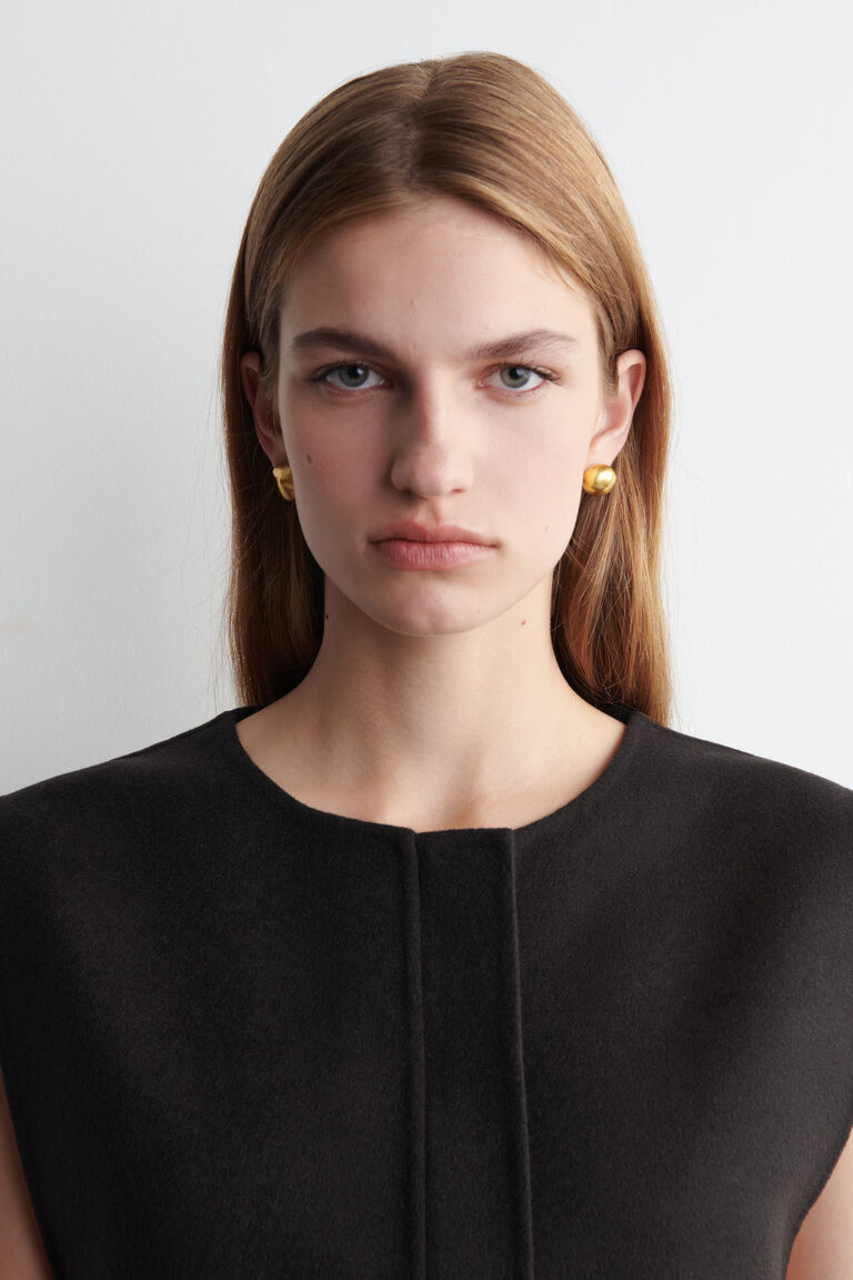 MISMATCHED MOLTEN STUD EARRINGS