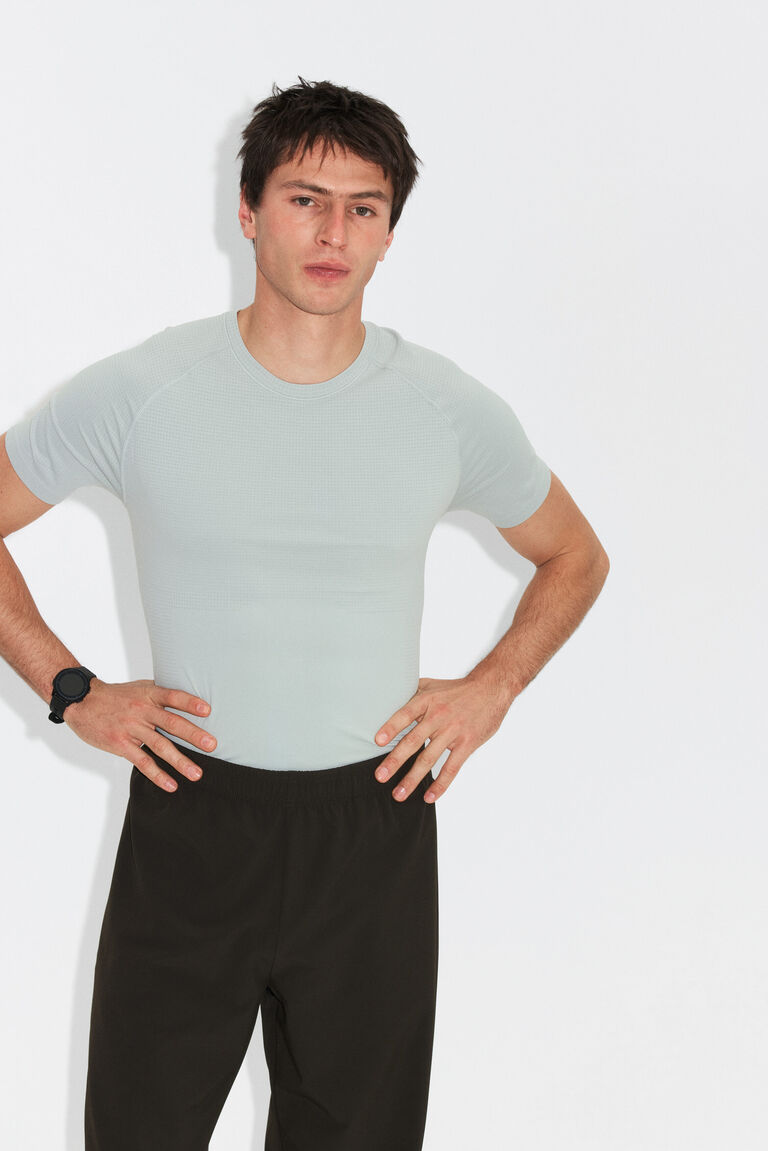 Muscle Fit Sports T-shirt with DryMove™