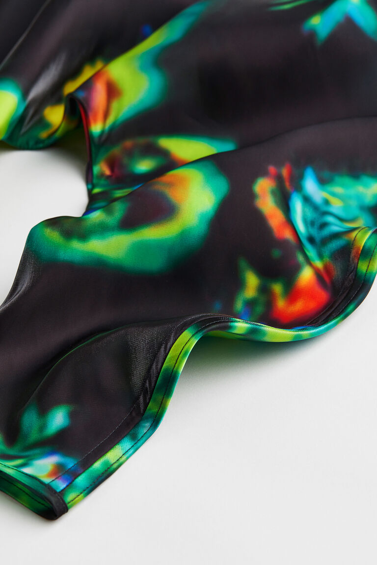 Babydoll dress with rounded sleeves