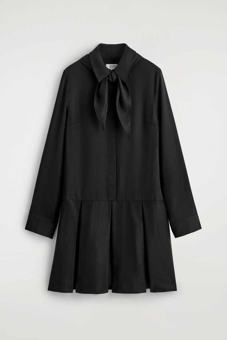 เดรสสั้นทรงมินิ ตกแต่งผ้าพันคอ พร้อมดีไซน์เอวต่ำ