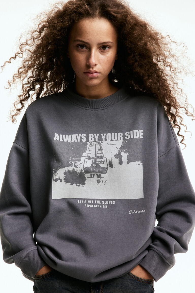 Oversized Graphic Sweatshirt with Side Pockets - Gray