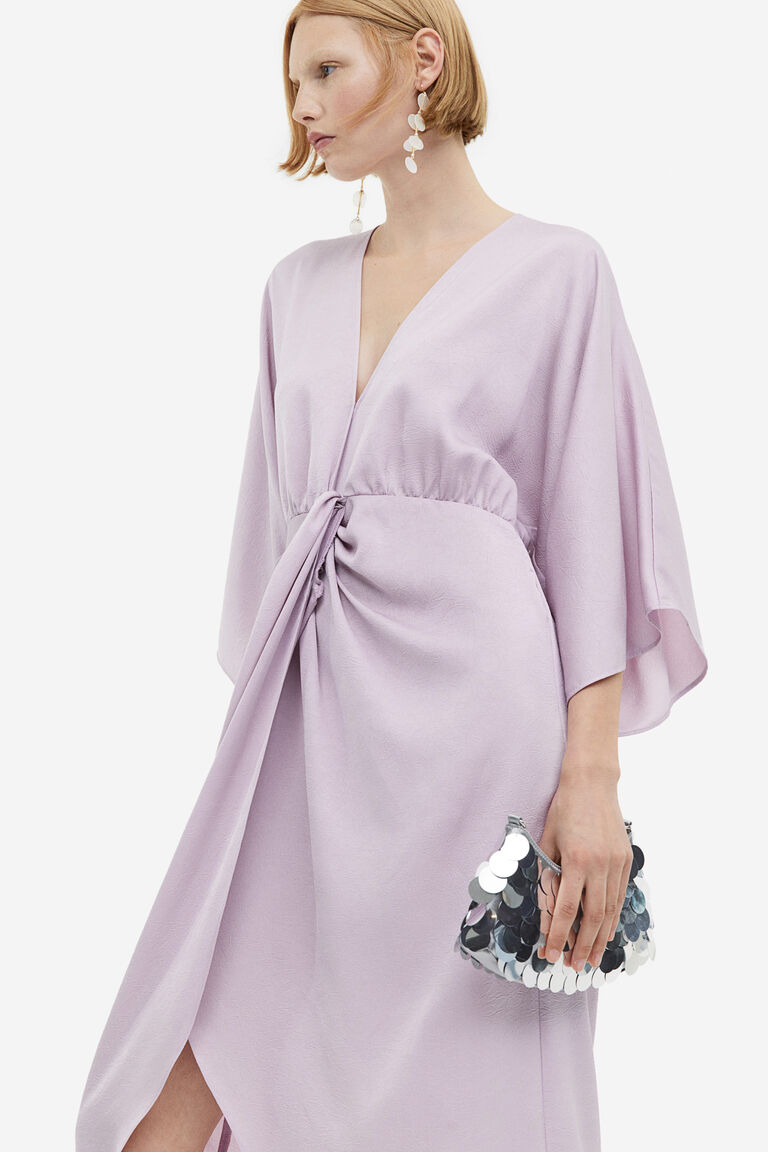 Lia - Chic V-Neck Dress