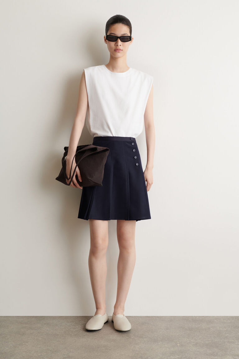 BUTTON-DETAIL PLEATED MINI SKIRT