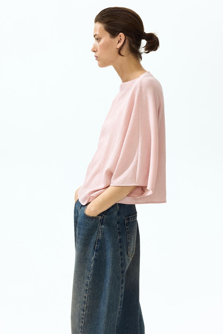 Crinkled boat-neck top