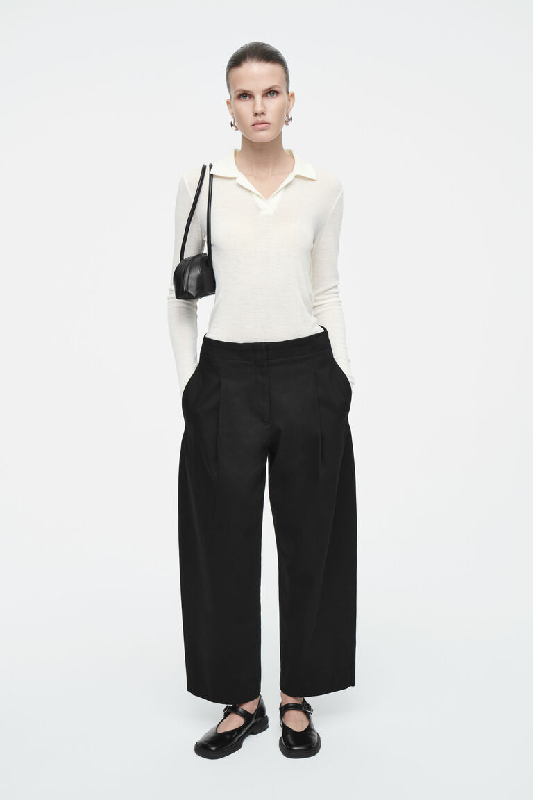 PLEATED BARREL-LEG CHINOS