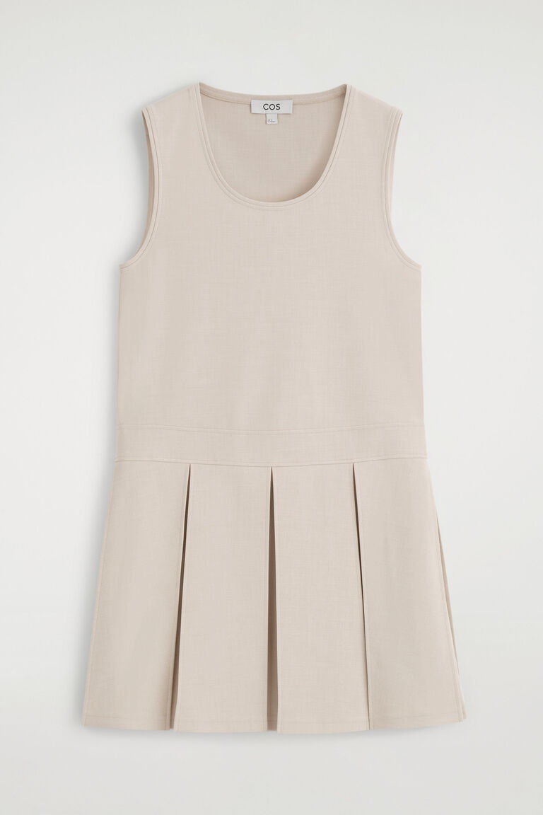 เดรสแขนกุดพลีทความยาวระดับกลาง