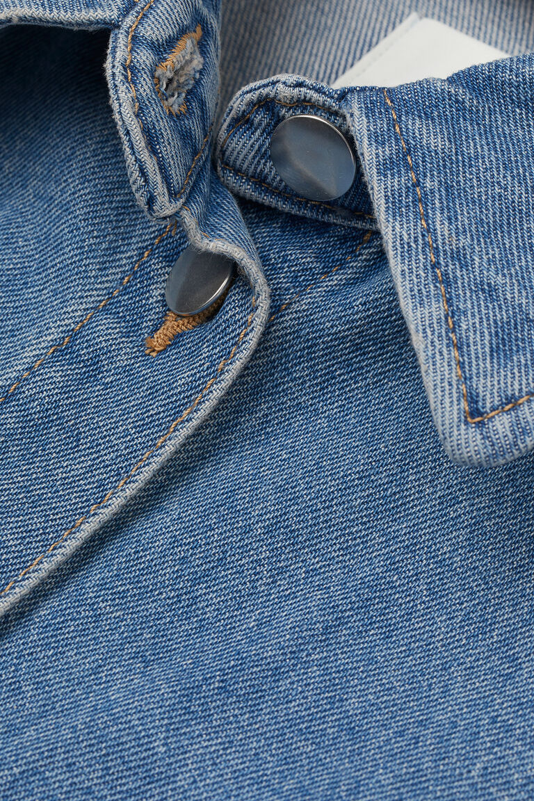 Sleeveless shirt jacket