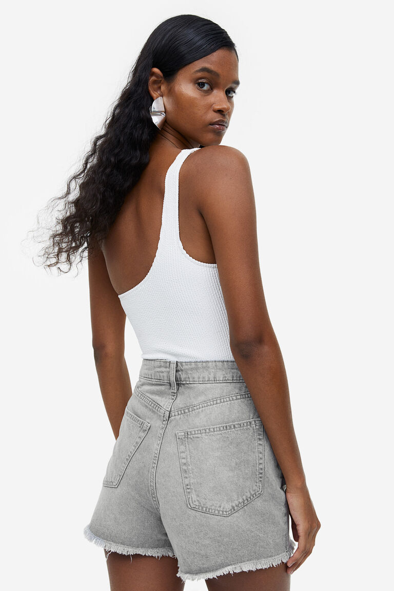 Highwaisted denim shorts