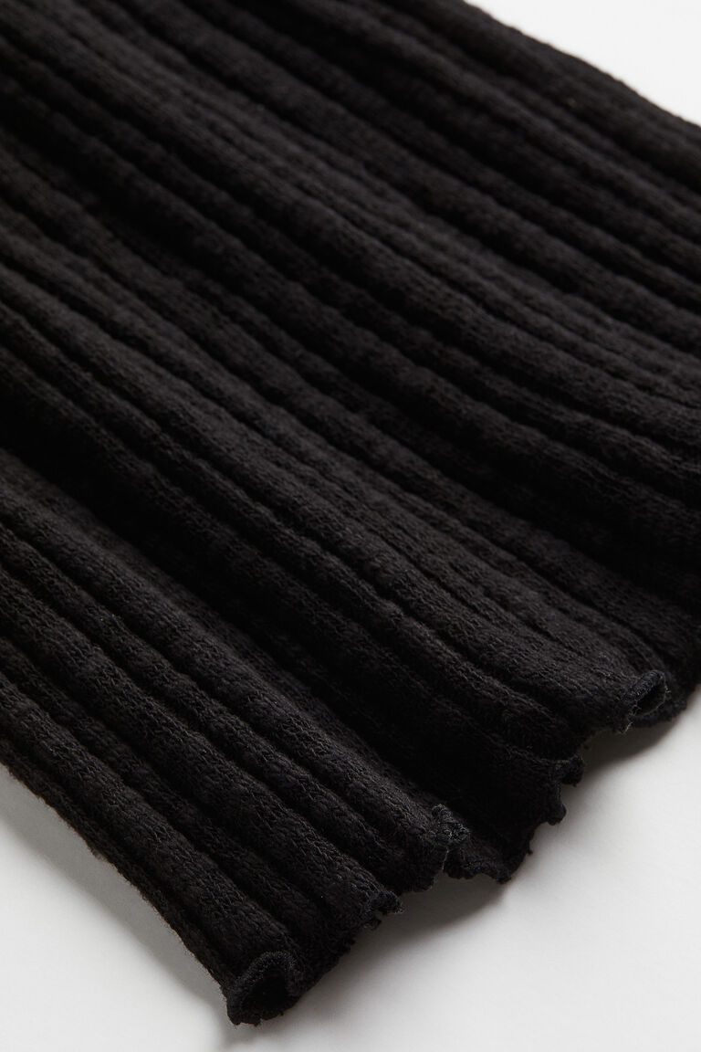 Ribbed trousers with embellishments
