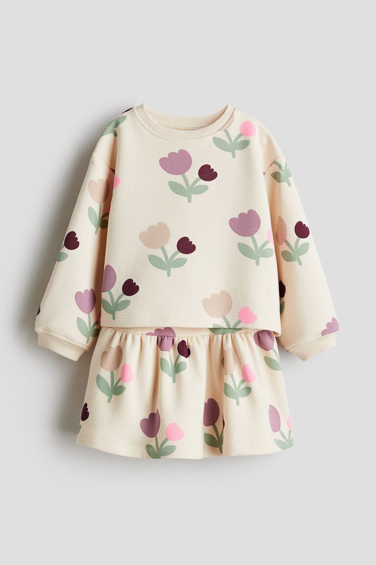 2-piece sweatshirt and skirt set