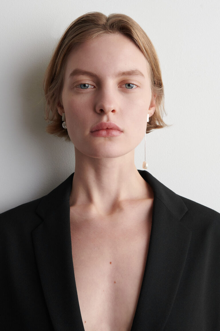 MISMATCHED RECTANGULAR PEARL DROP EARRINGS