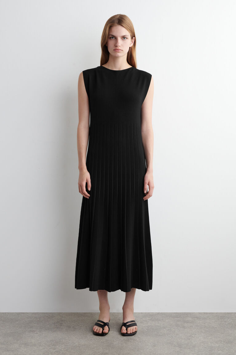 NO RETURN & EXCHANGE - KNITTED PLEATED MAXI DRESS