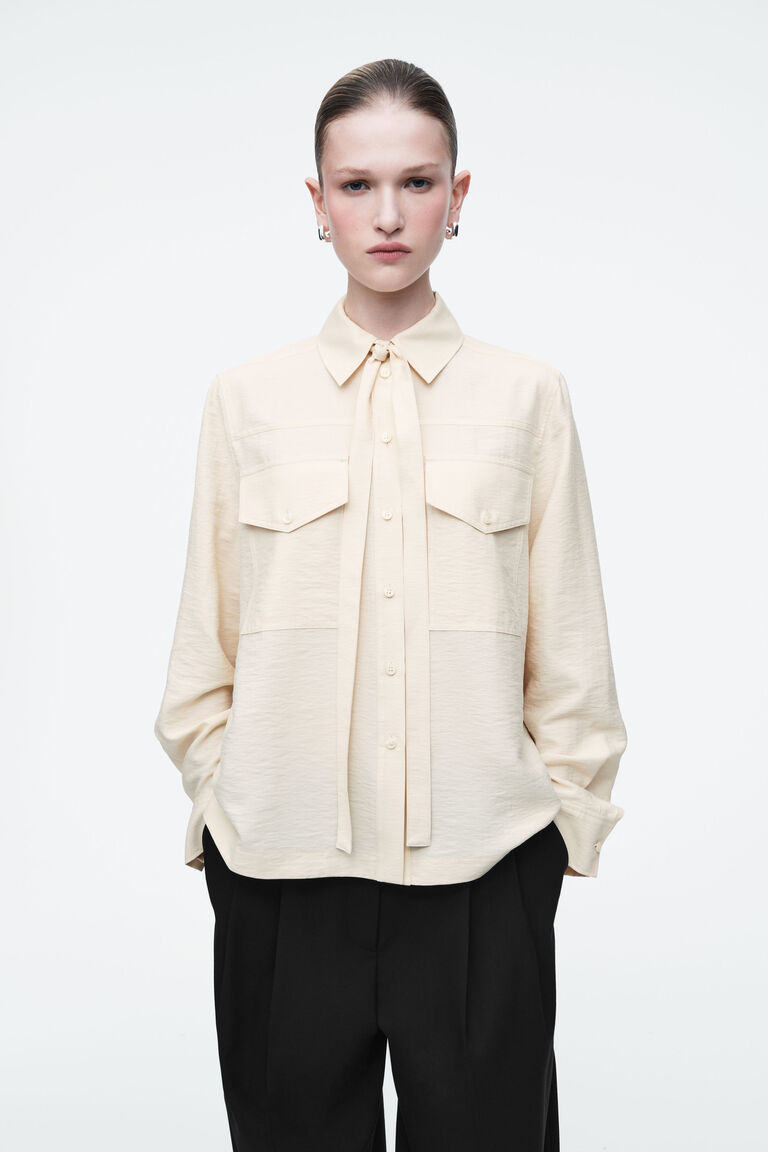 เสื้อเชิ้ตผูกคอ
