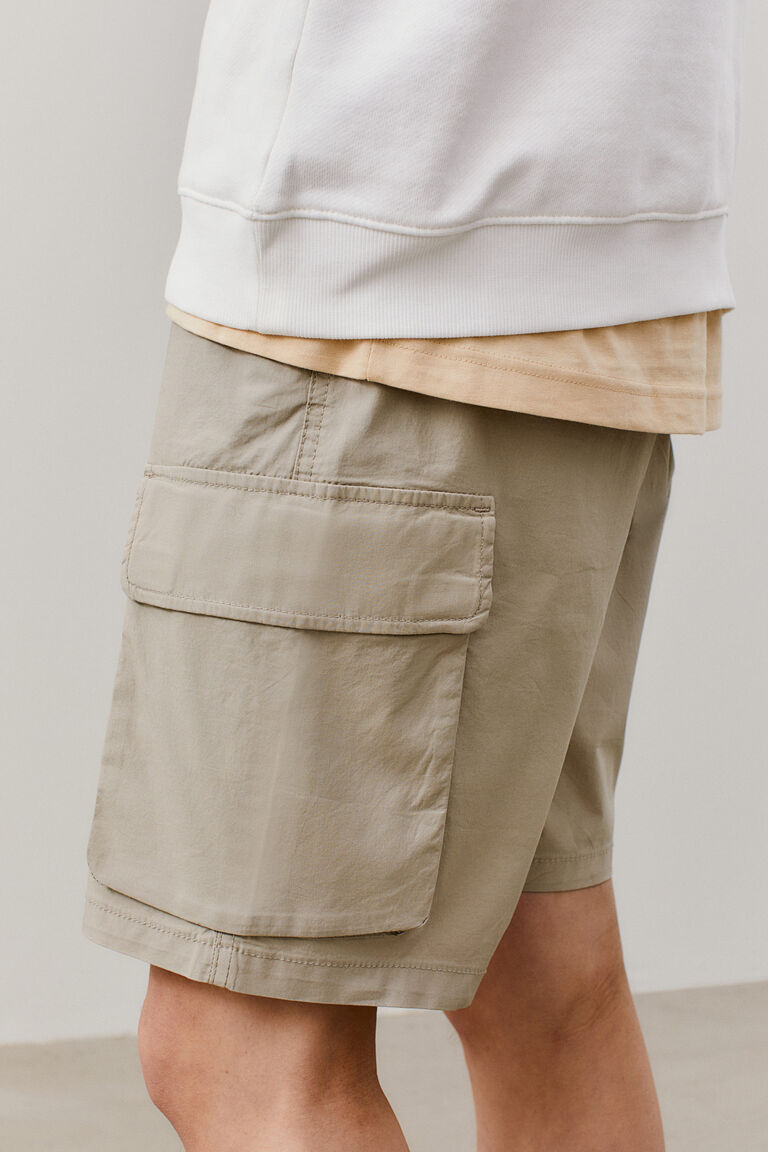 Regular Fit Kneelength cargo shorts