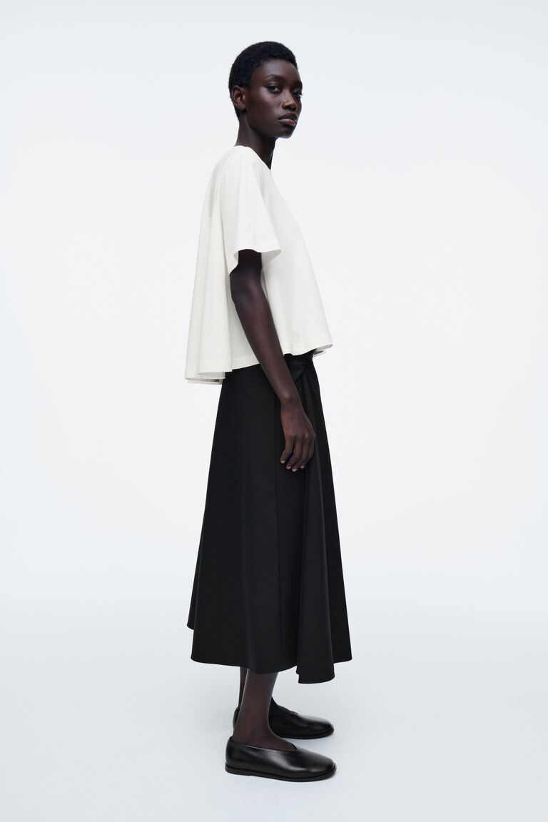 RELAXED TRAPEZE T-SHIRT