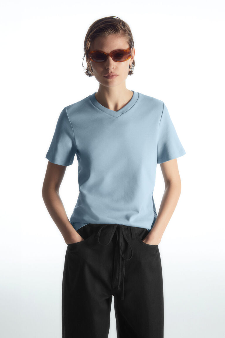 REGULAR BOXY V-NECK T-SHIRT