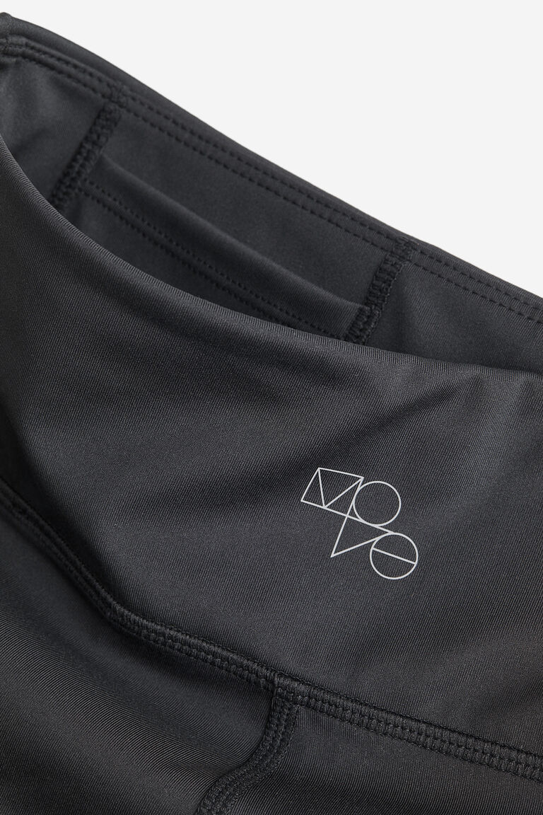 Sports cycling shorts