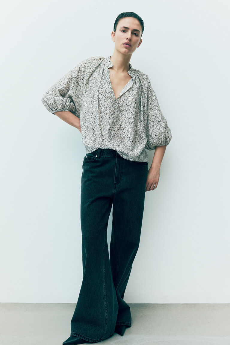 Balloon-sleeved blouse