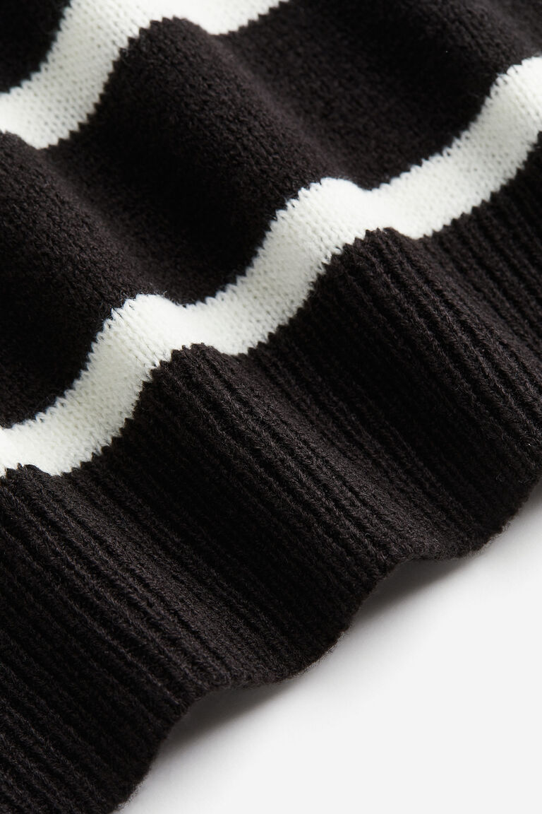 5011360 Black Patterned Jumper