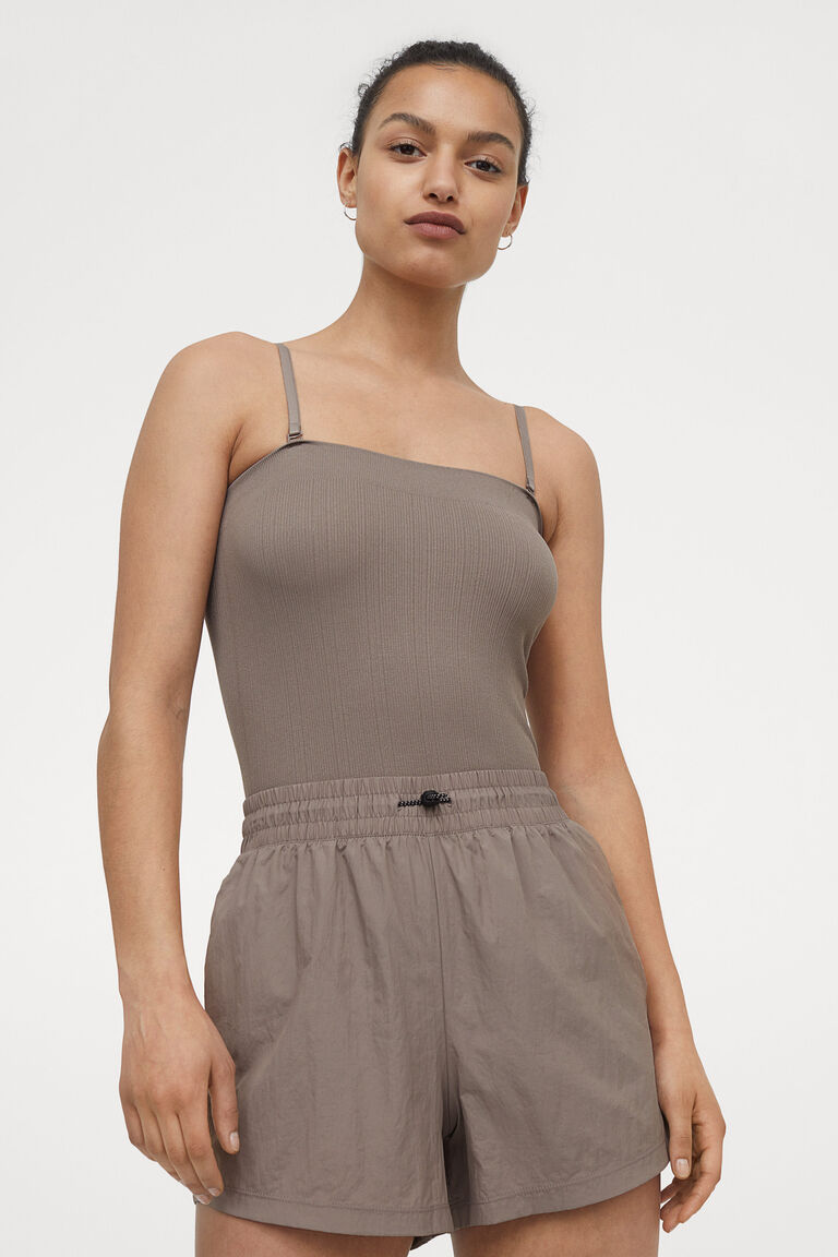 Seamless sports bodysuit