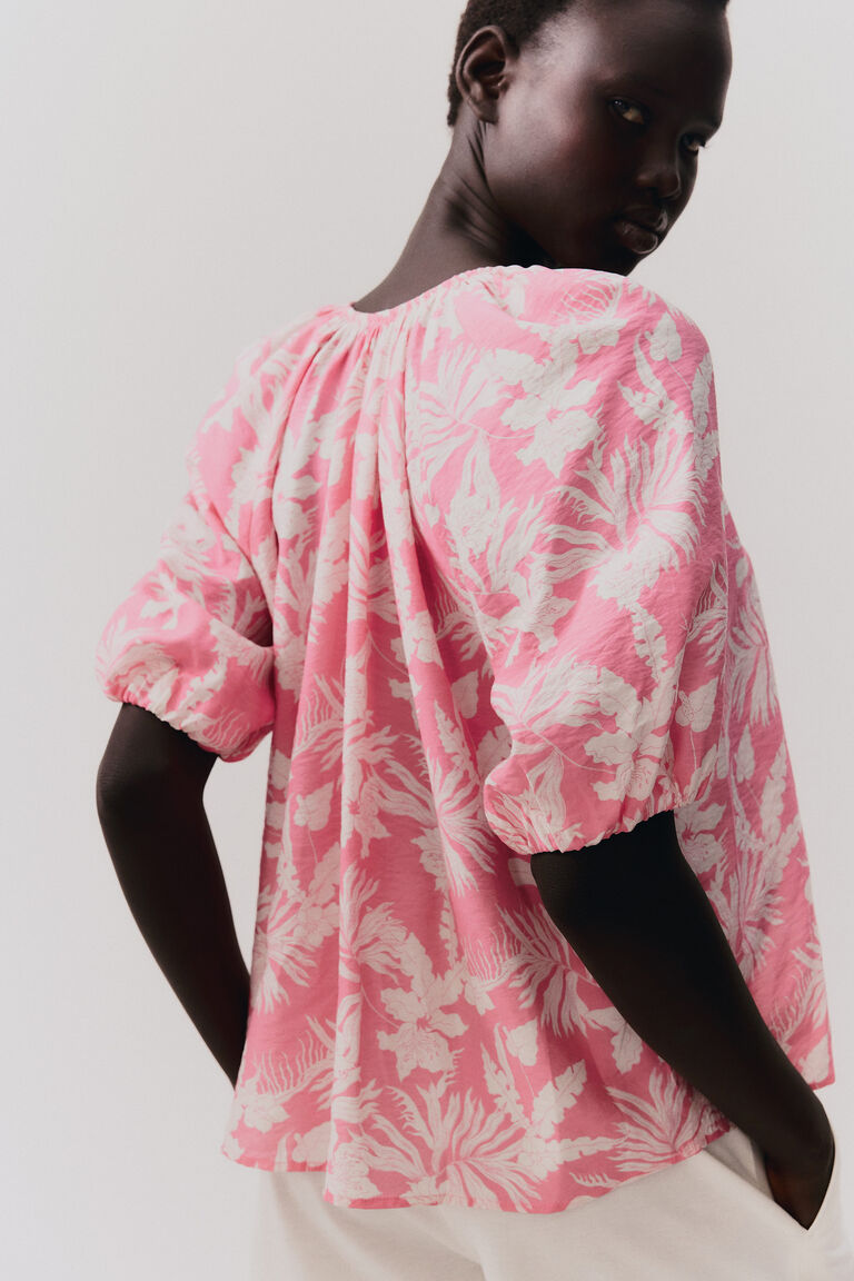 Balloon-sleeved blouse