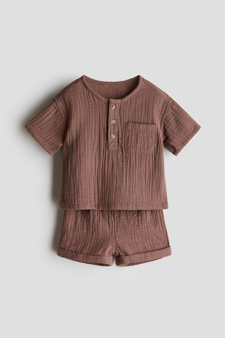 2-piece top and shorts set