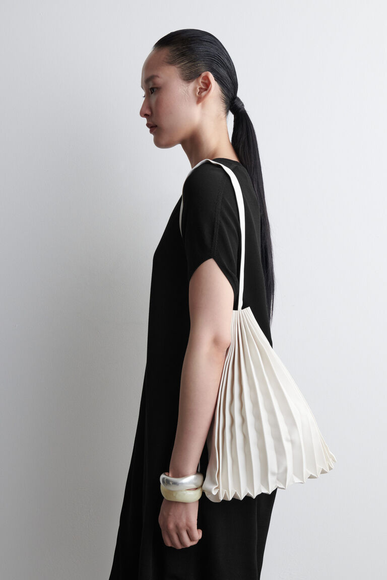 กระเป๋า ACCORDION TOTE BAG - ผ้าแคนวาส