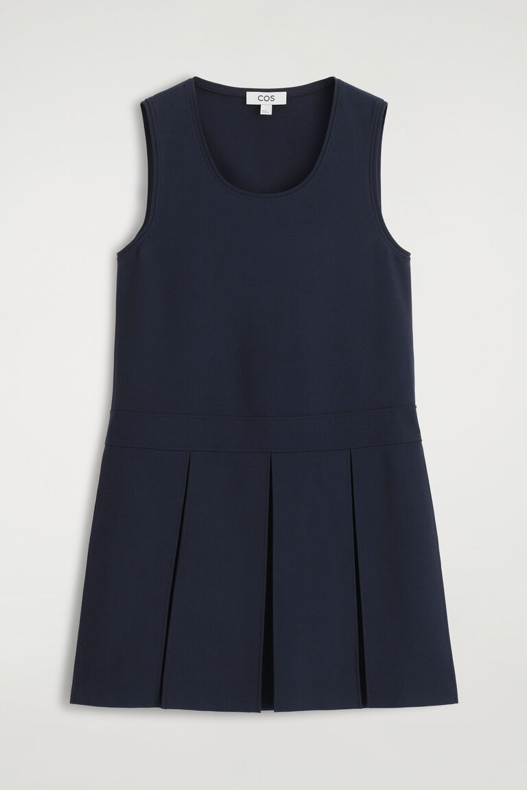 เดรสแขนกุดพลีทความยาวระดับกลาง