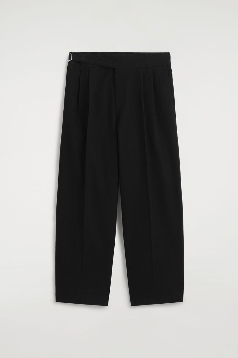 กางเกงขายาวทรงกว้างพับจีบพร้อมเข็มขัดเพิ่มดีเทล