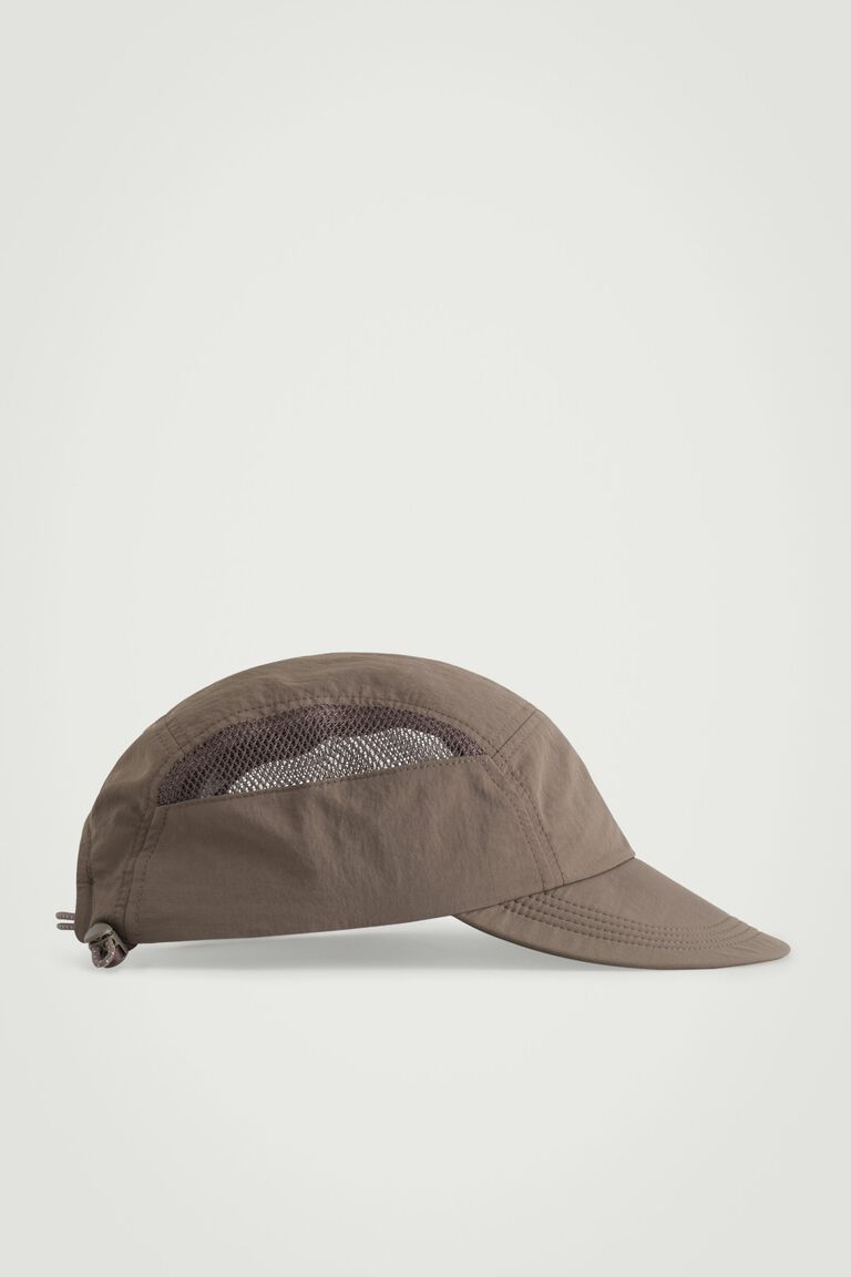หมวกไนลอนดีไซน์ผ้าตาข่าย (MESH-PANELLED NYLON CAP)