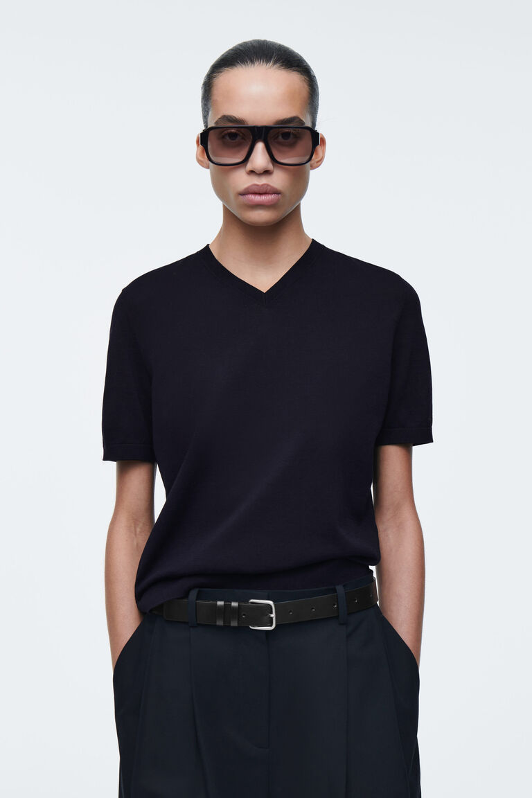 KNITTED COTTON V-NECK T-SHIRT