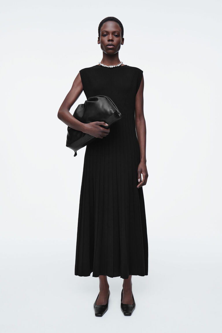 KNITTED PLEATED MAXI DRESS