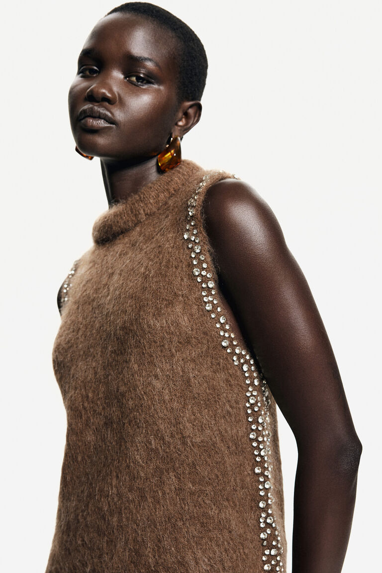 AELIONTHA – SOPHISTICATED TOP