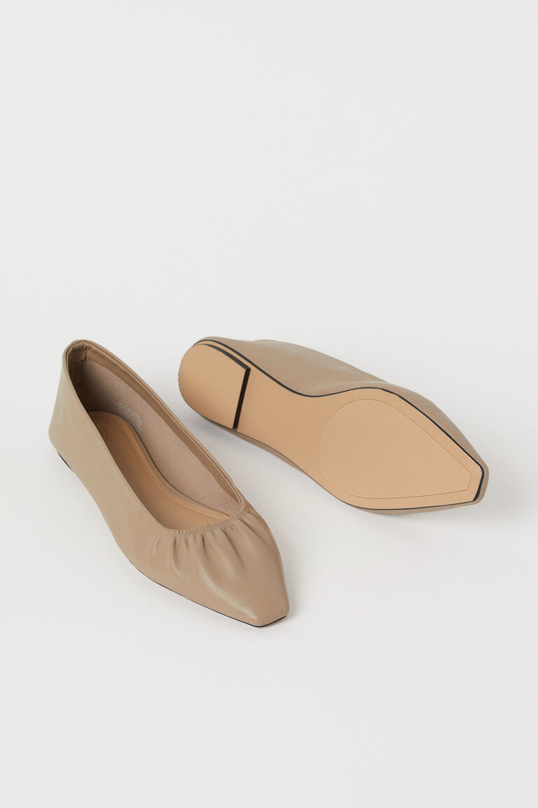 Pointed ballet pumps