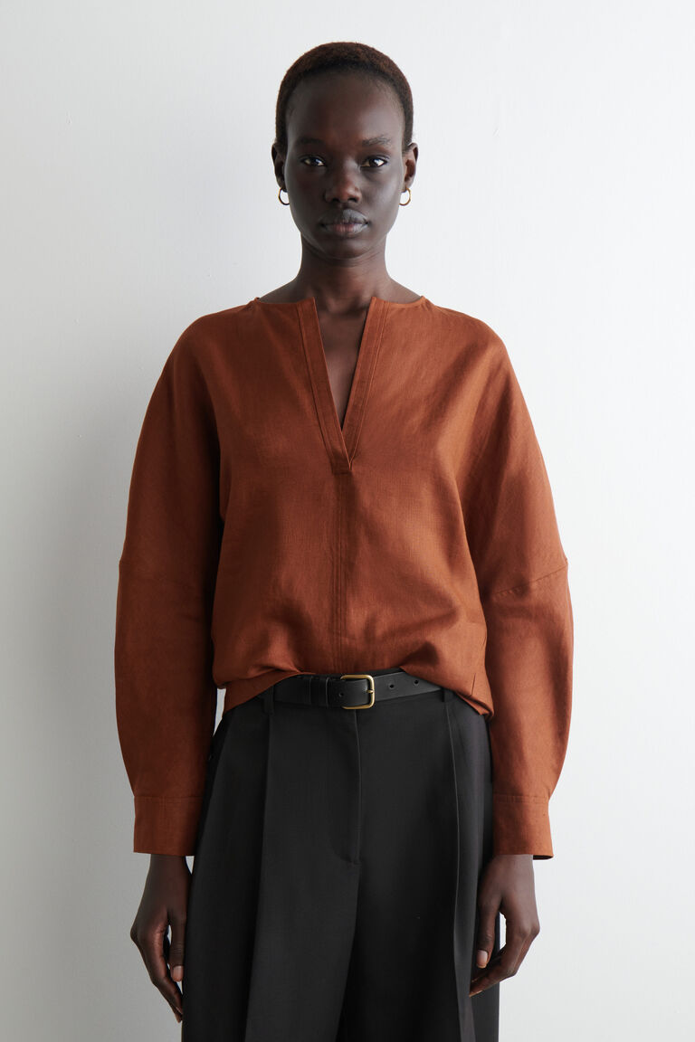 VOLUMINOUS LINEN BLOUSE