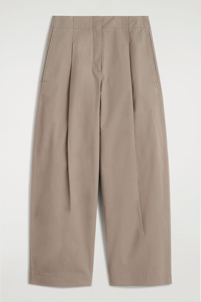 PLEATED BARREL-LEG CHINOS