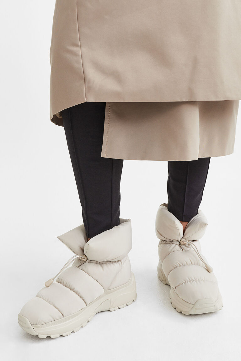 Padded trainer boots