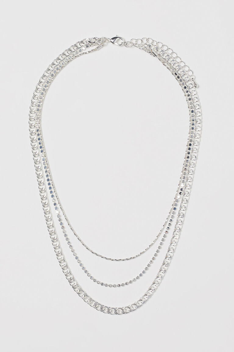 Threestrand necklace